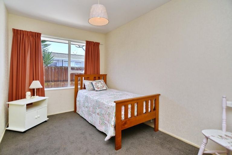 Photo of property in 1/15 Heathglen Avenue, Parklands, Christchurch, 8083