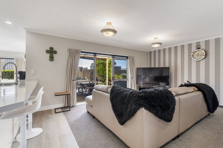 Photo of property in 6 Downing Place, Welcome Bay, Tauranga, 3112