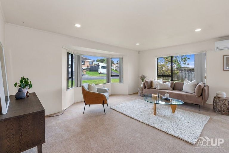 Photo of property in 14 Milan Drive, Glen Eden, Auckland, 0602