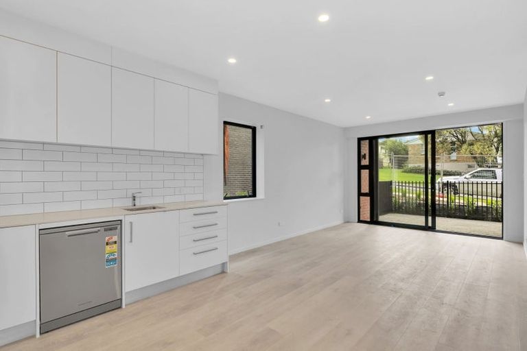 Photo of property in 25/g01 Potter Avenue, Northcote, Auckland, 0627