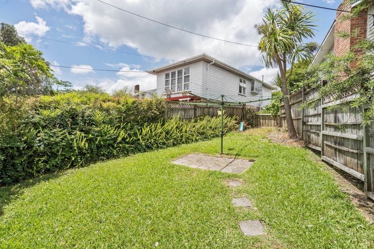 Photo of property in 21 Abbotleigh Avenue, Te Atatu Peninsula, Auckland, 0610