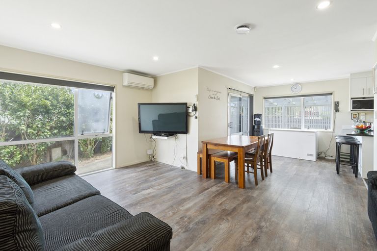 Photo of property in 208 Mahia Road, Weymouth, Auckland, 2103