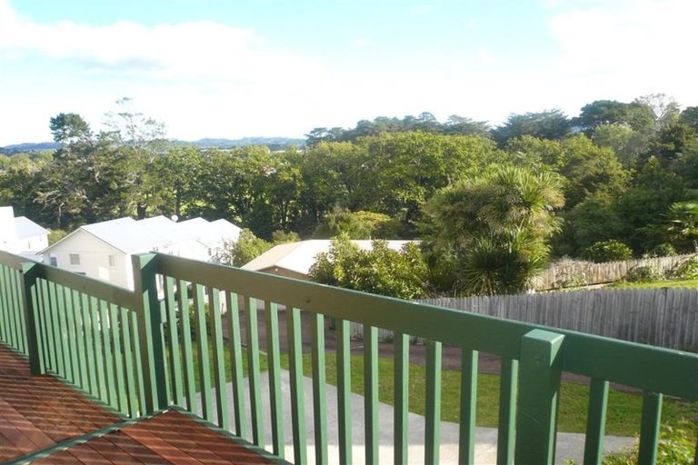 Photo of property in 23 Miriam Corban Heights, Henderson, Auckland, 0612