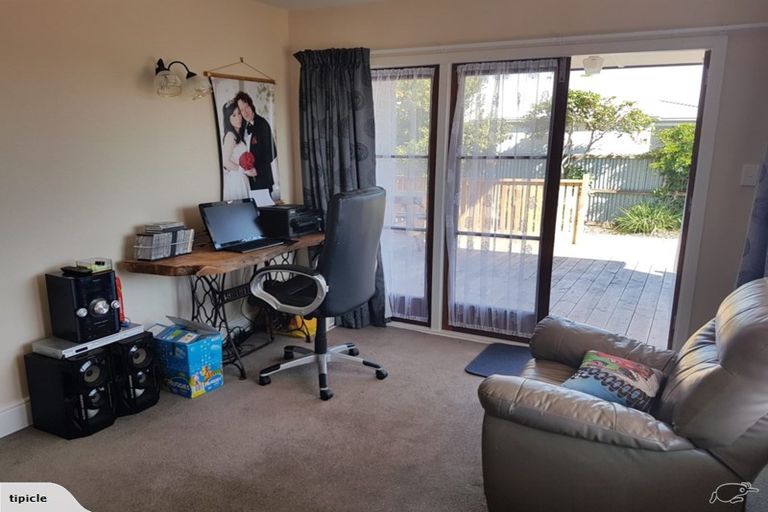 Photo of property in 122 Kippenberger Avenue, Rangiora, 7400