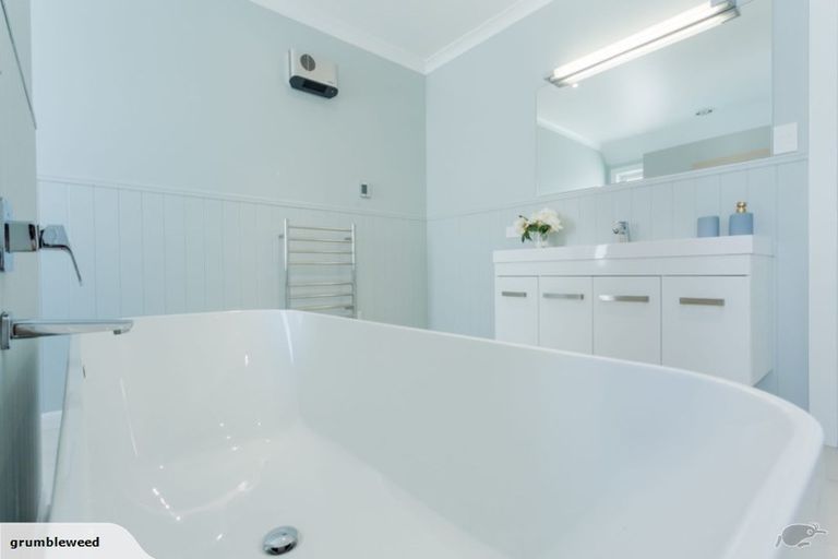 Photo of property in 183 Main Street, Greytown, 5712