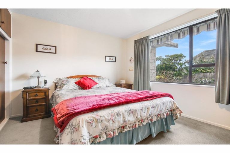 Photo of property in 2/40 Sarabande Avenue, Redwood, Christchurch, 8051