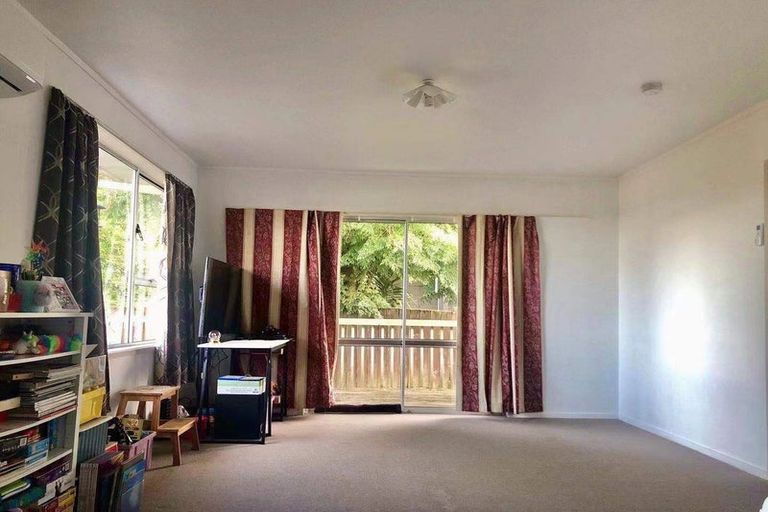 Photo of property in 1/96 Chivalry Road, Glenfield, Auckland, 0629