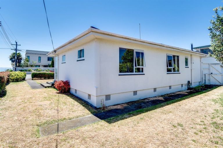 Photo of property in 42 Charles Street, Westshore, Napier, 4110