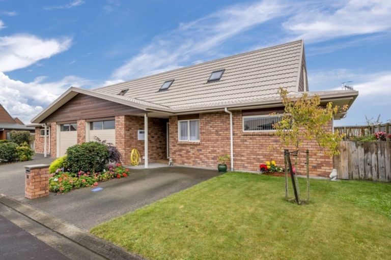 Photo of property in Rangeview Villas, 10/9 Fuller Close, Levin, 5510