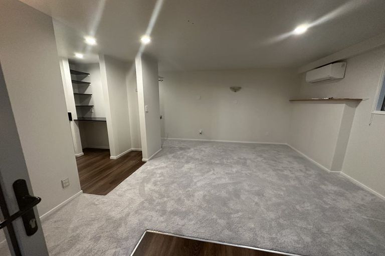 Photo of property in 77e Colwill Road, Massey, Auckland, 0614