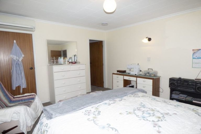 Photo of property in 7b John Guthrie Place, Merrilands, New Plymouth, 4312