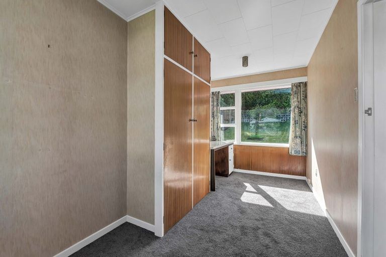 Photo of property in 71 Awanui Street, Merrilands, New Plymouth, 4312