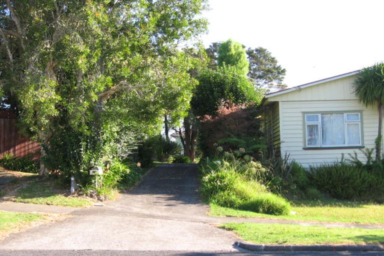 Photo of property in 13 Craigbank Avenue, New Lynn, Auckland, 0600