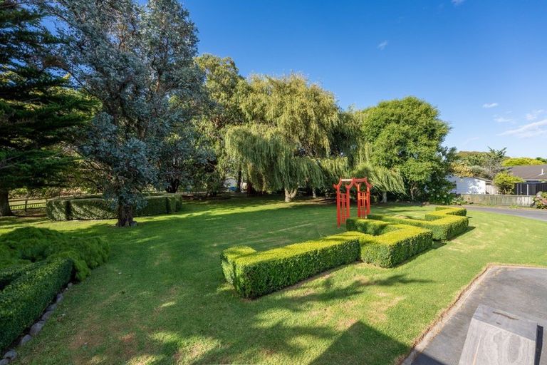 Photo of property in 52 Nimmo Avenue West, Waikanae, 5036