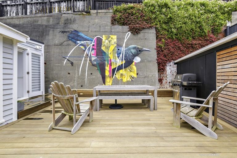 Photo of property in 28 Eden Street, Island Bay, Wellington, 6023