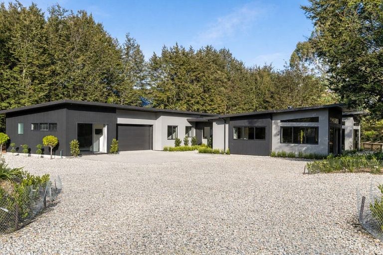 Photo of property in 13 Arbor Lane, Mount Creighton, Queenstown, 9371