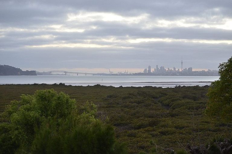 Photo of property in 38a Rewarewa Road, Te Atatu Peninsula, Auckland, 0610