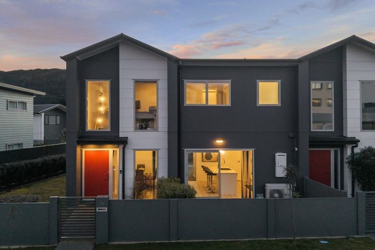 Photo of property in 34 Bluff Road, Kenepuru, Porirua, 5022