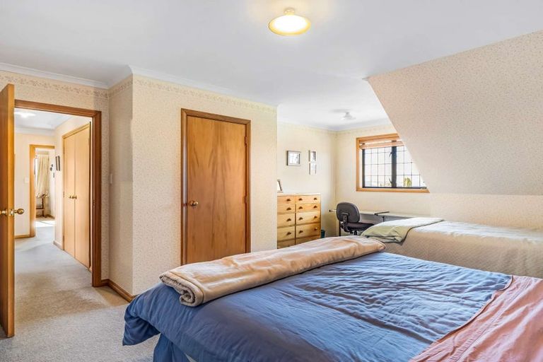 Photo of property in 43 Kilkenny Place, Fitzherbert, Palmerston North, 4410