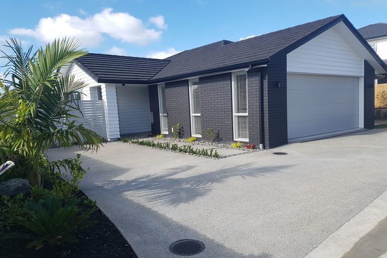 Photo of property in 3 Pae Moana Place, Stanmore Bay, Whangaparaoa, 0932