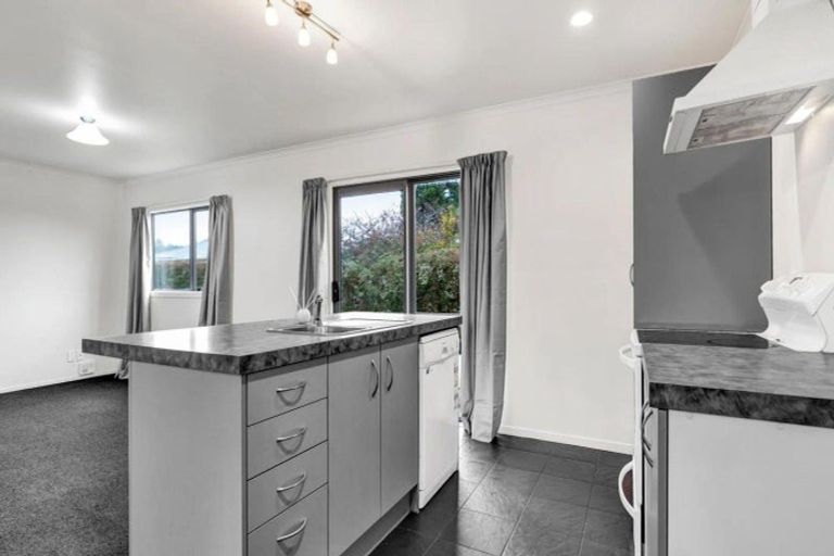 Photo of property in 15b Queens Road, Glen Avon, New Plymouth, 4312