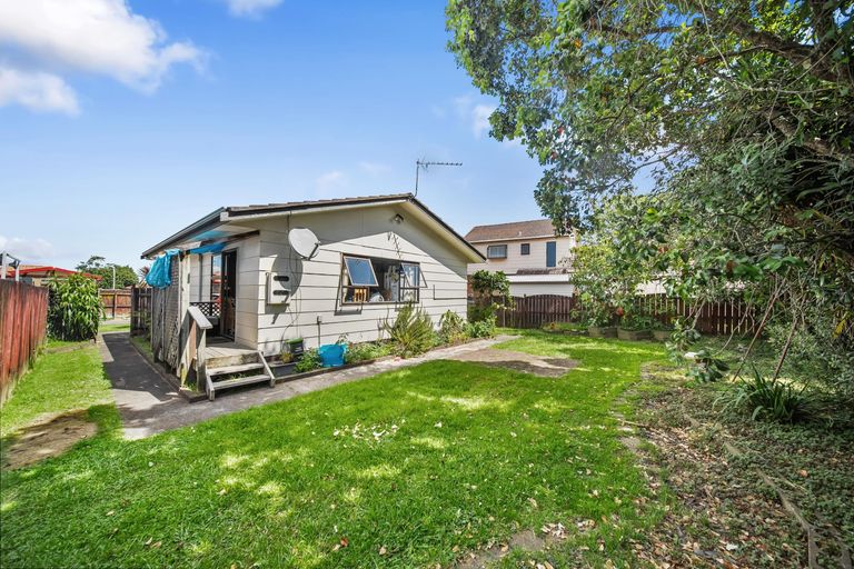 Photo of property in 2/397 Roscommon Road, Clendon Park, Auckland, 2103