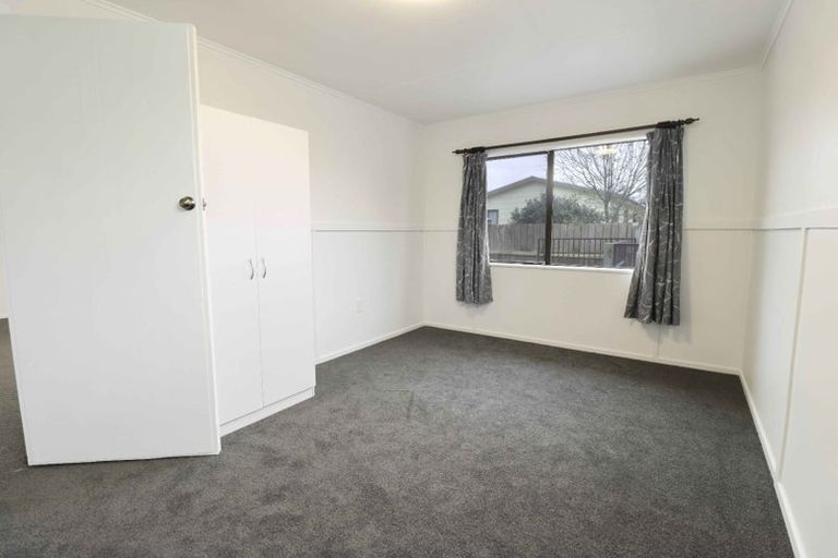 Photo of property in 16 Coromandel Court, Roslyn, Palmerston North, 4414