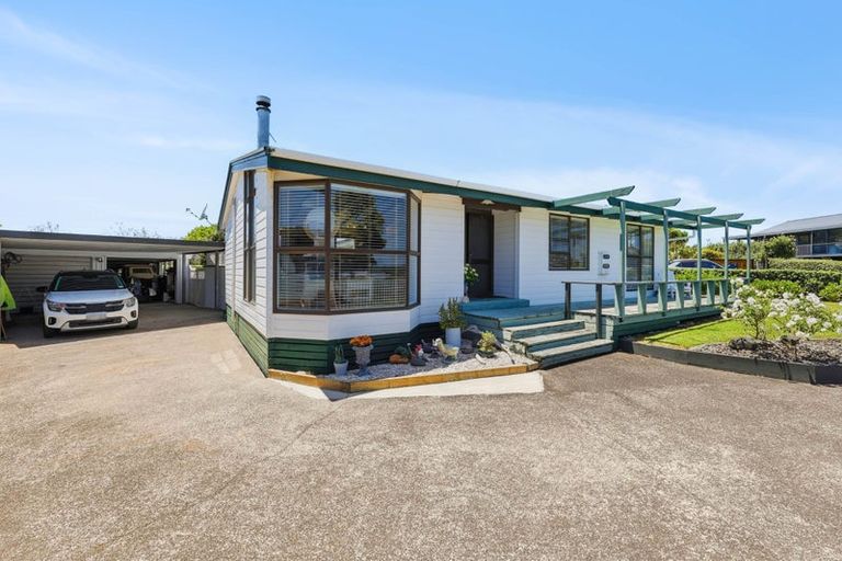Photo of property in 6 Vela Place, Clarks Beach, 2122