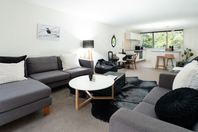 Photo of property in 11 Tiketike Way, Brooklyn, Wellington, 6021