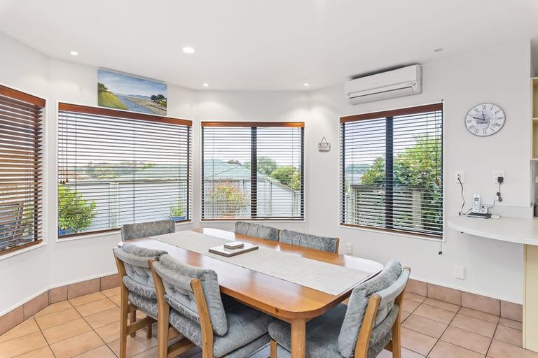 Photo of property in 29 Crown Hill, Paraparaumu, 5032