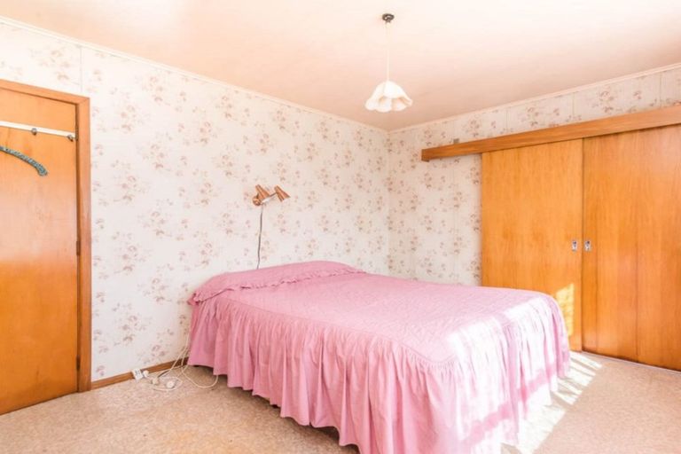 Photo of property in 8 Sarona Avenue, Glen Eden, Auckland, 0602