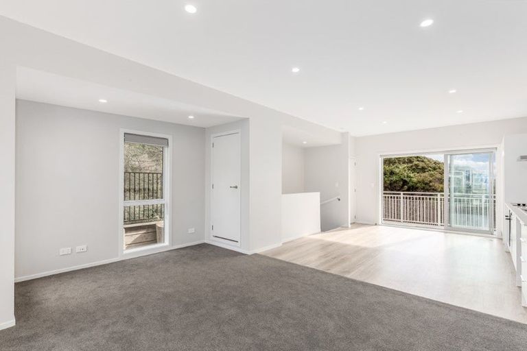 Photo of property in 5 Kohu Way, Whitby, Porirua, 5024