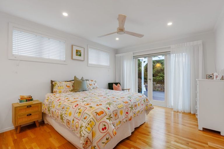 Photo of property in 70 Selwyn Crescent, Forrest Hill, Auckland, 0620