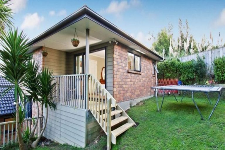 Photo of property in 53 Helleur Road, Massey, Auckland, 0614