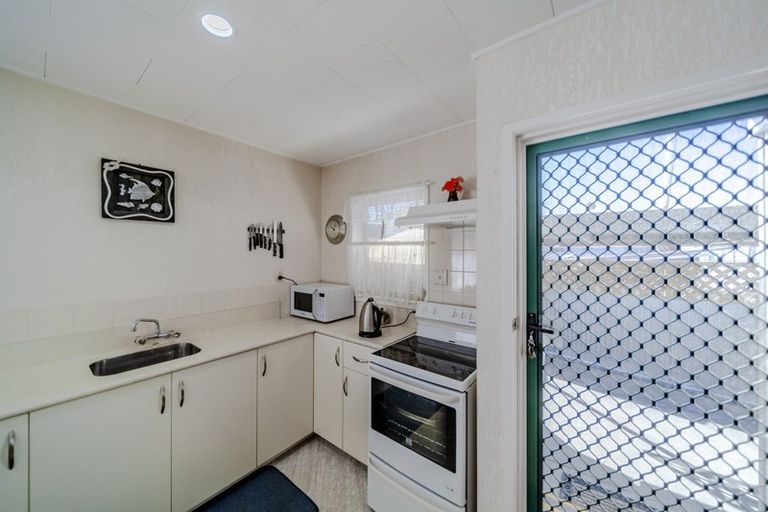 Photo of property in 17 Guildford Street, Tamatea, Napier, 4112