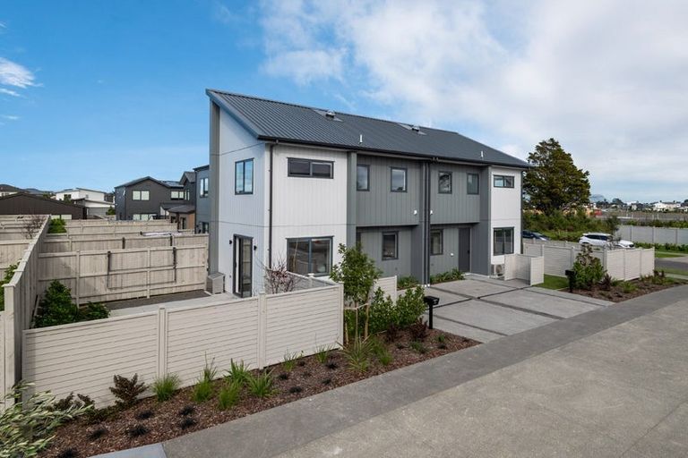 Photo of property in 13 Noel Hayden Street, Takanini, 2112