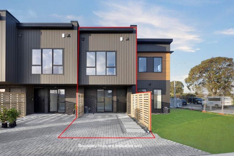 Photo of property in 2/399 Massey Road, Mangere East, Auckland, 2024