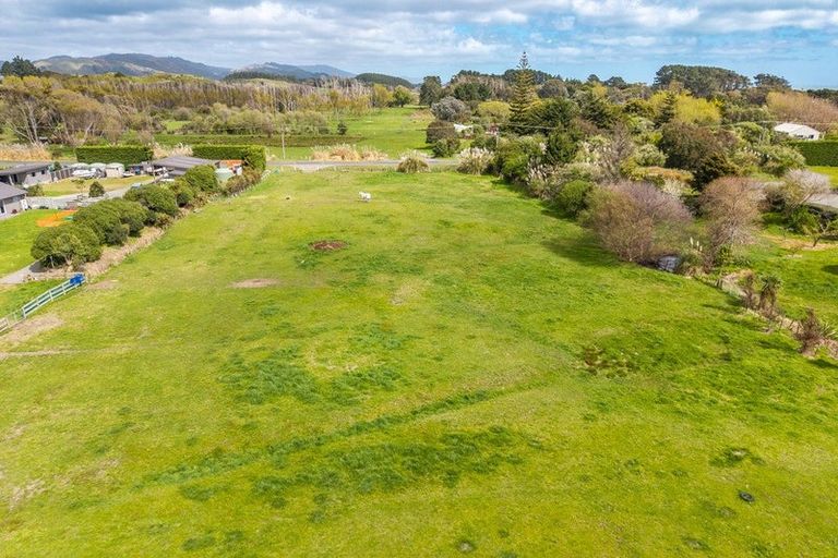 Photo of property in 230 Peka Peka Road, Peka Peka, Waikanae, 5391