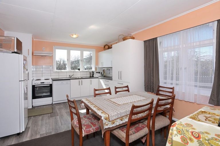 Photo of property in 1 Oaklea Avenue, Marton, 4710