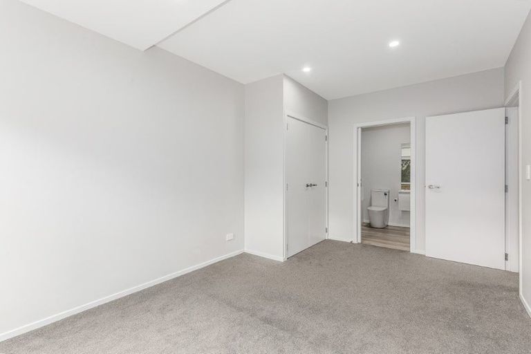 Photo of property in 5 Kohu Way, Whitby, Porirua, 5024