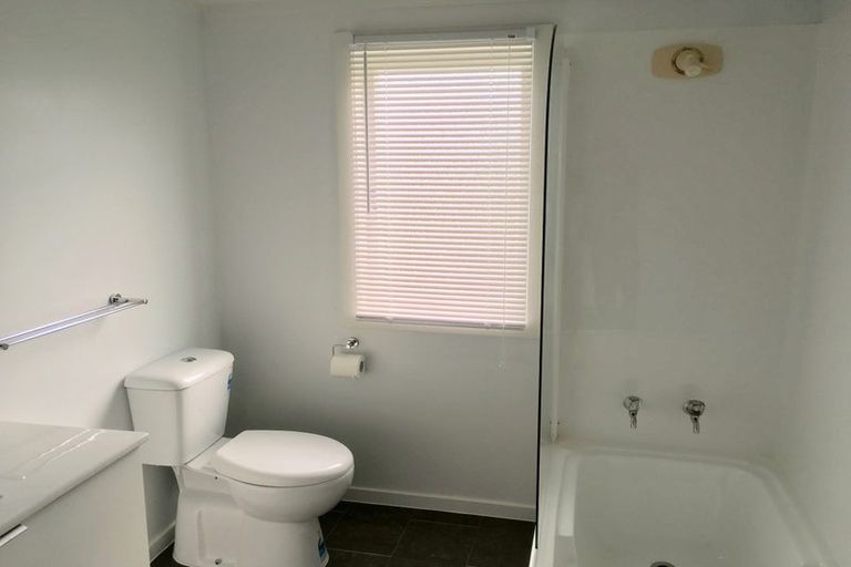 Photo of property in 27 Forest Hill Road, Henderson, Auckland, 0612