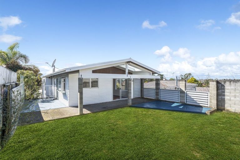 Photo of property in 3 Spargo Road, Massey, Auckland, 0614