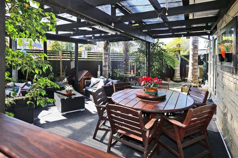 Photo of property in 6 D'arcy Place, Taradale, Napier, 4112