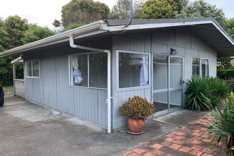 Photo of property in 8 Keeling Road, Henderson, Auckland, 0612