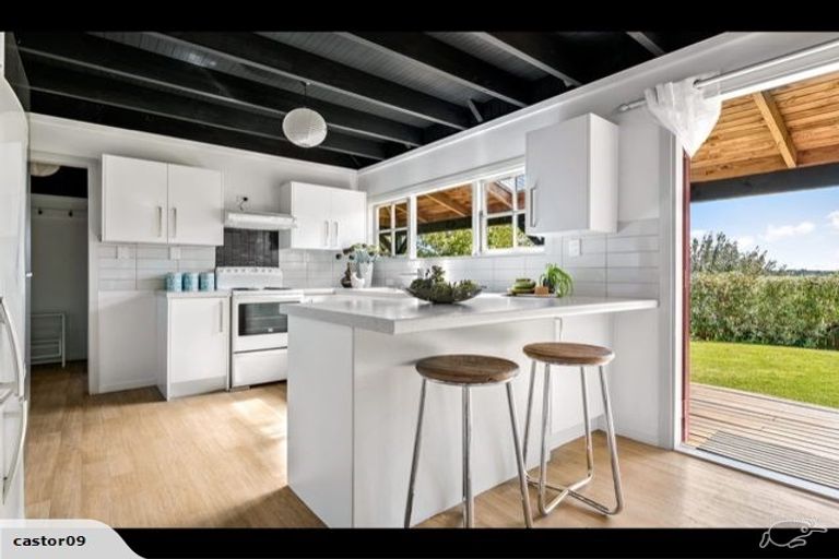 Photo of property in 8 Poplar Road, Stanmore Bay, Whangaparaoa, 0932