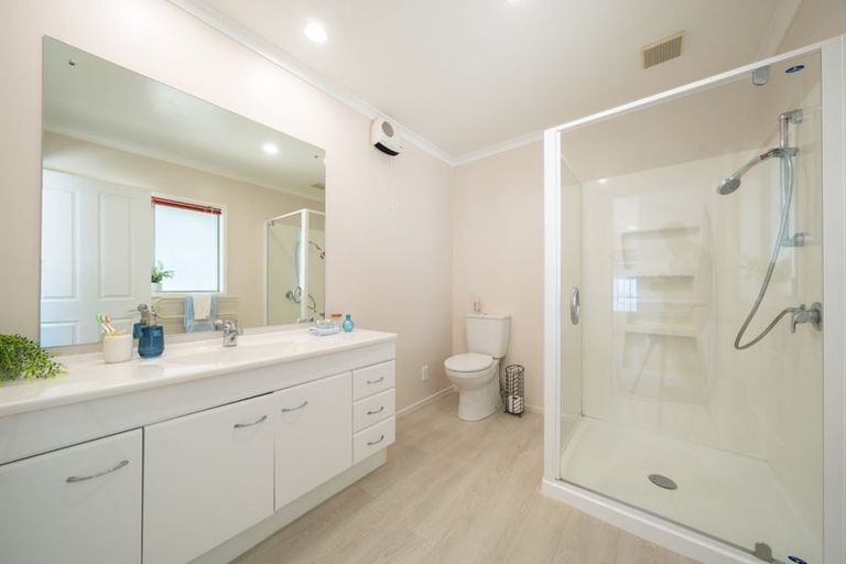 Photo of property in 4 Handly Grove, Churton Park, Wellington, 6037