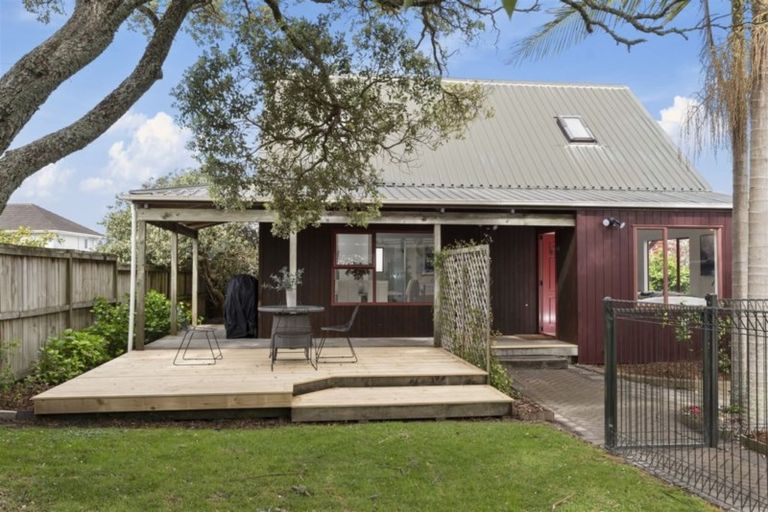 Photo of property in 2/18 Strid Road, Te Atatu South, Auckland, 0610