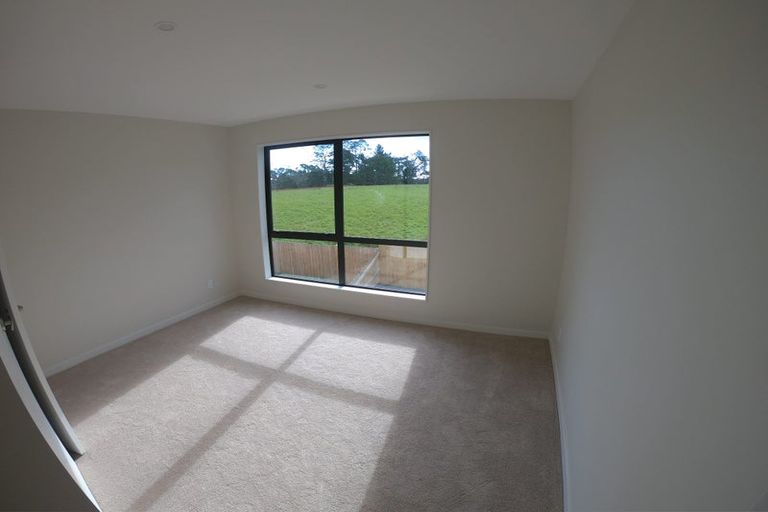 Photo of property in 17 Dinaric Lane, Westgate, 0814