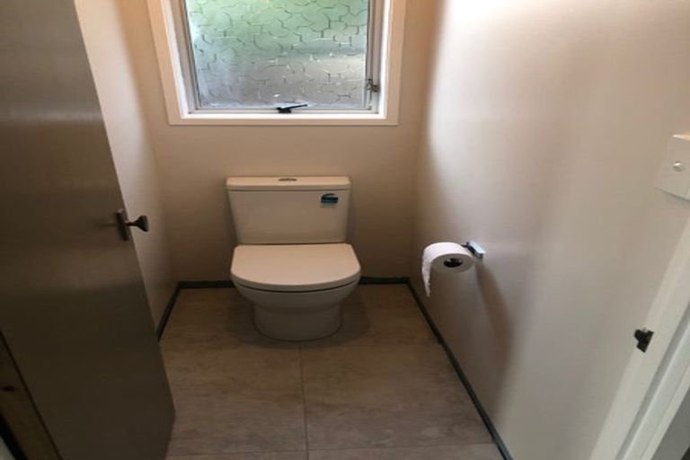 Photo of property in 1/10 Holt Avenue, Torbay, Auckland, 0630