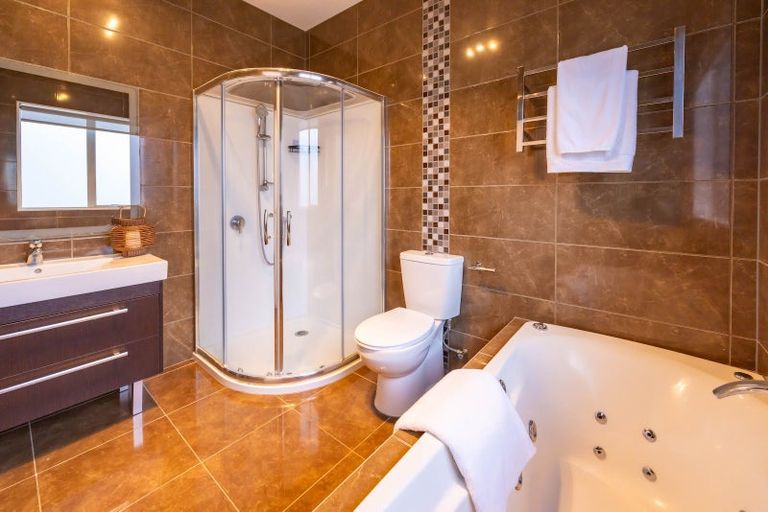 Photo of property in 21 Hornbill Drive, Fairview Heights, Auckland, 0632